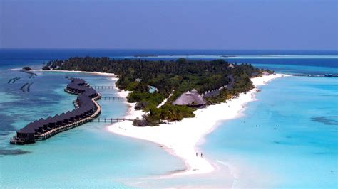 Hundreds Of Tourists Are Still Stranded In The Maldives An Island