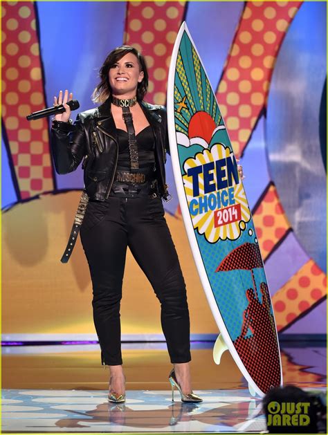 demi lovato performs and wins at teen choice awards 2014 video photo 3174319 demi lovato