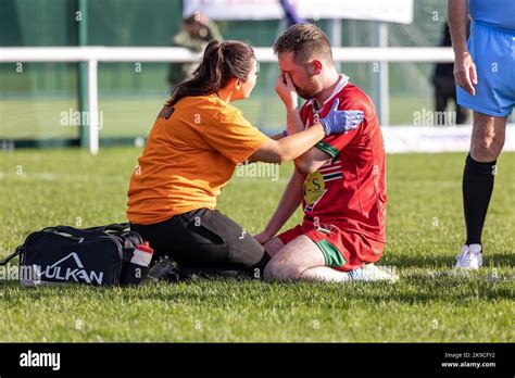 The England Rugby Team Physio Hi Res Stock Photography And Images Alamy