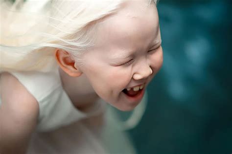 8 Year Old “siberian Snow White” Surprises Modeling Agencies With Unique Beauty Gets Flooded