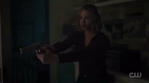 Riverdale 6x17 Betty Goes After Tbk Again Find Out That Tbk Capture