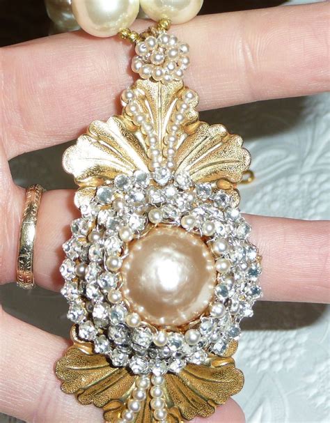 Renaissance Grandeur Baroque Simulated Pearls Pendant Necklace From