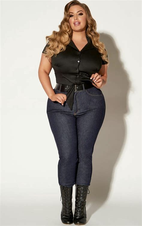 Pin By Youreewilliams On Sassy Curves Curvy Fashion Plus Size Models