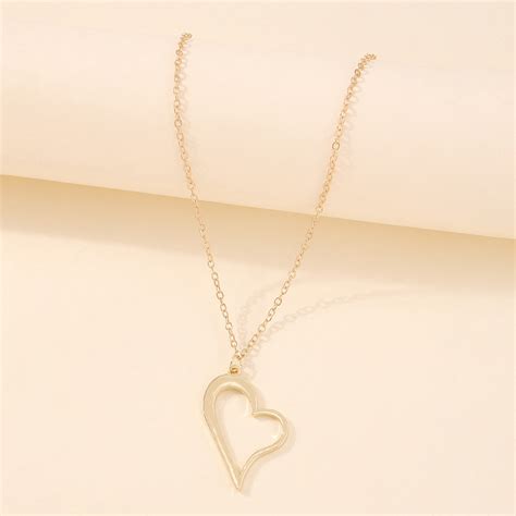 Hollow Love Heart Pendant Single Layer Necklace