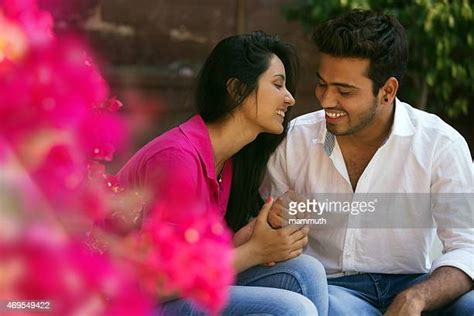 Indian Couple Honeymoon Photos Et Images De Collection Getty Images
