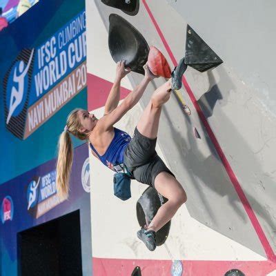 Shauna coxsey mbe (born 27 january 1993) is an english professional rock climber. Shauna Coxsey on Twitter: "Happy happy. Putting in the work with @RealConeHead at @_physio_ ...