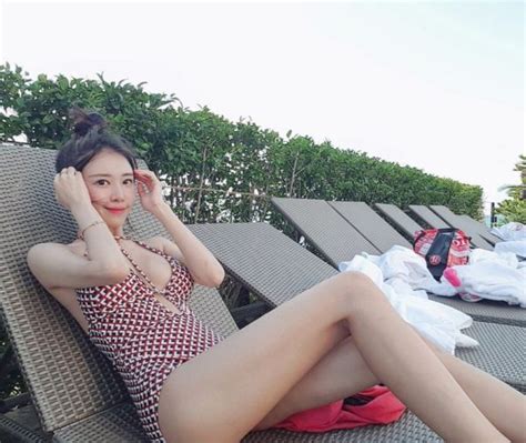 Crayon Pops Ellin Decided To Remind Us Once Again That She Enjoys The Pool Asian Junkie