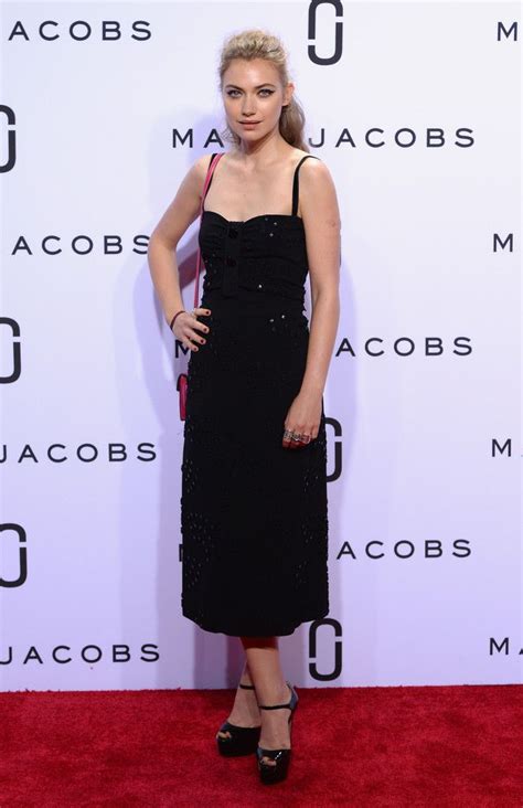 Imogen Poots Photos Imogen Poots Attends The Marc Jacobs Spring Fashion Show During New