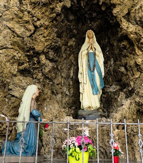 무료 이미지 꽃 동상 봄 종교 이탈리아 교회에 빌다 그림 신앙 기독교 메란 성모 마리아 하나님의 어머니