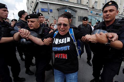 Dozens Arrested At Moscow Protest After Opposition Crackdown Abs Cbn News