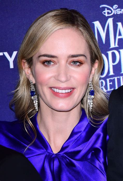 Emily blunt is mary poppins in mary poppins returns, a sequel to the 1964 mary poppins, which takes audiences on an entirely new adventure with the practically perfect nanny and the banks family. Emily Blunt - "Mary Poppins Returns" Premiere in London ...