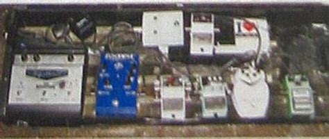 Official noel gallagher twitter page maintained by his label sour mash. How to Sound Like Noel Gallagher: Gear Guide & Tips