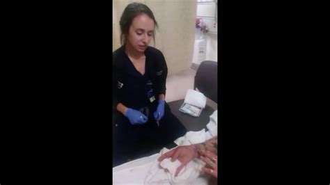 Draining Pus From Large Abscess On Finger Youtube