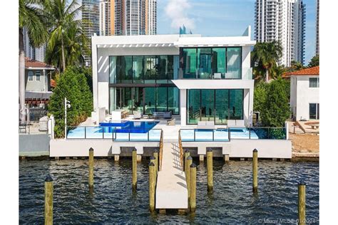 Home Of The Day A Flawless Contemporary In Sunny Isles Beach
