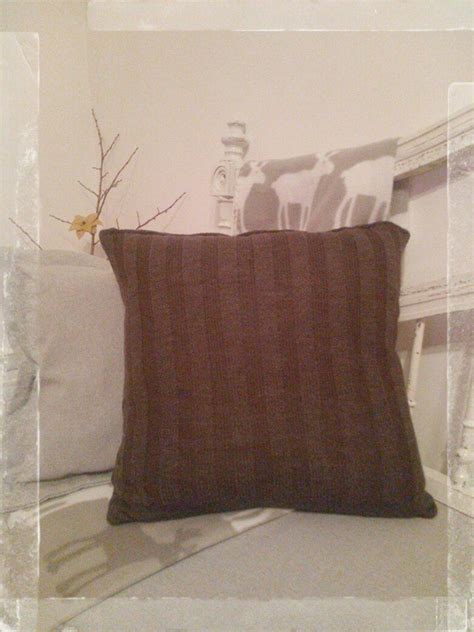 TURN OLD SWEATERS INTO GORGEOUS PILLOWCASES Piccoli