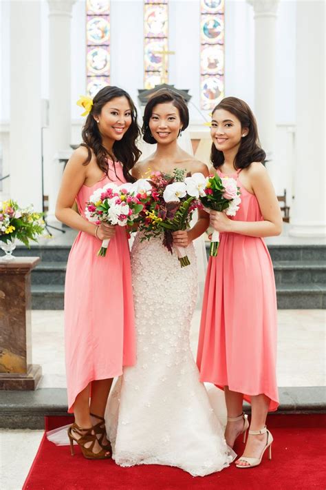 Belinda And Her Bridesmaids Carried Bouquets With A Touch