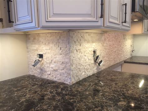 Neutral Beige Travertine Backsplash And Cambria Laneshaw Quartz