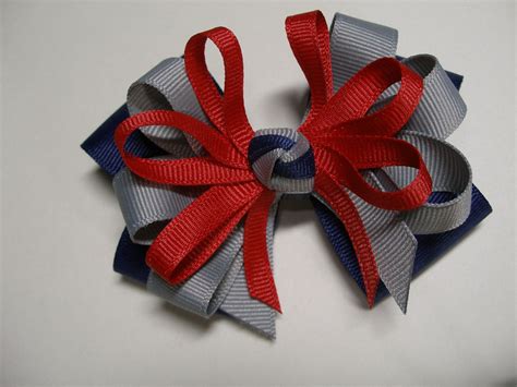 Fabricado en nuestra fabrica con paños seleccionado y un magnifico acabado. Luz azul marino gris arco a escuela Boutique uniforme niño ...