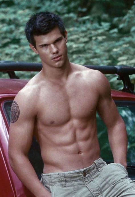 Taylor Lautner Muscular Body Height And Weights