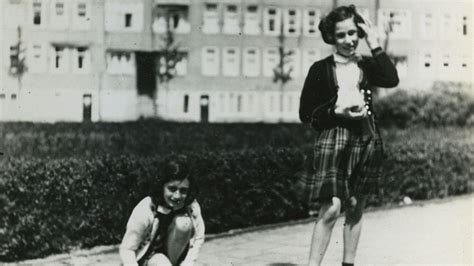 Rotterdam Exhibit Features Anne Franks Childhood Keepsakes