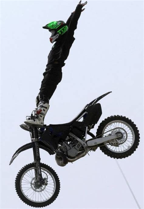 Extreme Motorcycle Stunts 29 Pics