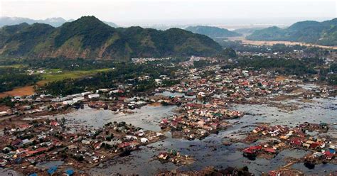 Puskesmas wates yang lokasinya dekat dengan pusat gempa mengalami kerusakan cukup parah. Gempa Bumi Terbesar di Indonesia - Historia
