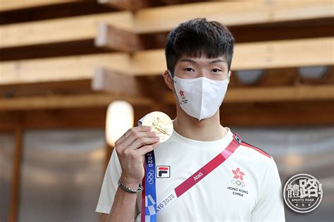 本會為國際擊劍總會（international fencing federation see more of 中華民國擊劍協會 chinese taipei fencing association on facebook. 【東奧直擊專訪】仍是害羞的奧運冠軍 張家朗的金牌重量：終知道是甚麼一回事了 - 體路 Sportsroad