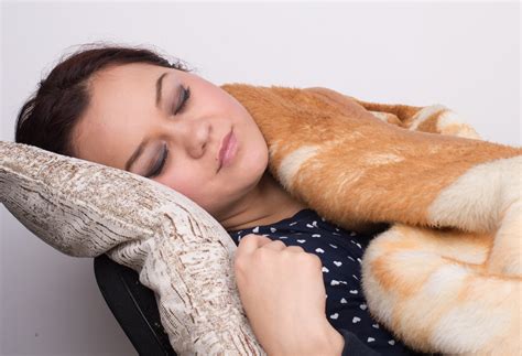 Basic recliners are great when you fall asleep watching a movie or reading. How to Sleep on a Chair: 11 Steps (with Pictures) - wikiHow
