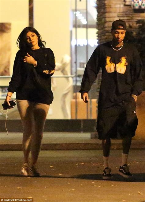 Kylie Jenner Ropes Beau Tyga Into Taking Photos Of Her Daily Mail Online