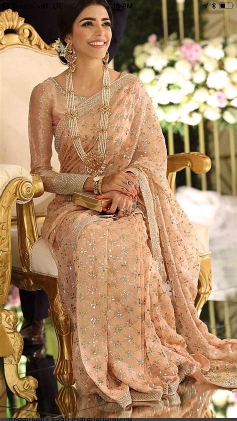 Pin By Dulce Santos On Desi Trends Saree Look Modern Saree Pakistani Dresses