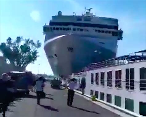 Cruise Ship Rams Into Tourist Boat In Venice 5 Hurt Travelandy News