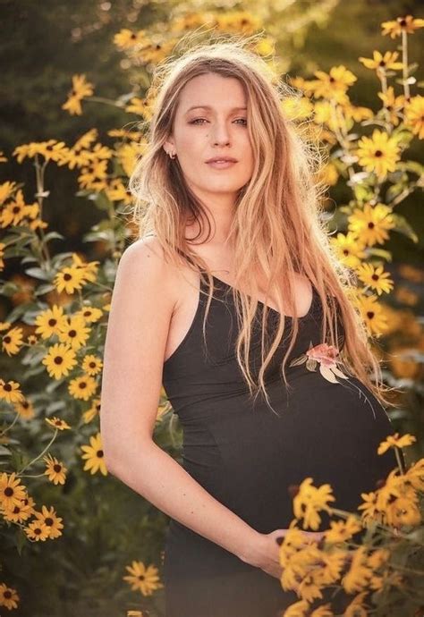 Gossip Girl Blake Lively Gives Us Pregnancy Glow In Nude Dress She My