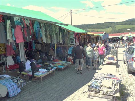 Ich zeige euch feuerzeuge die man beim tschechien markt kaufen kann! Bild "Vietnamesenmarkt an der Grenze Tschechiens" zu ...