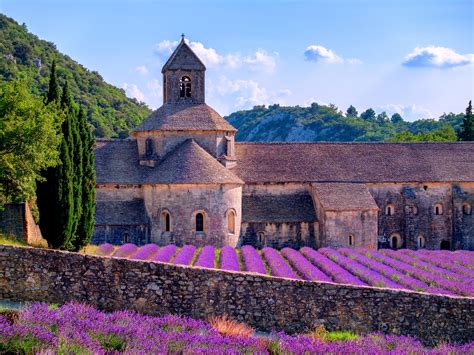 5 Reasons To Visit Provence In The Spring Travelalerts