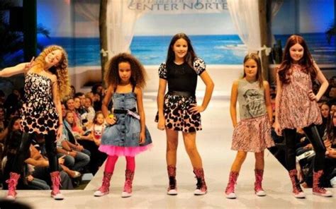 Desfile de moda para crianças no Shopping Center Norte em SP Moda No Mundo iG