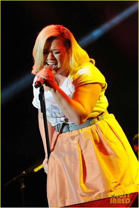 Photo Kelly Clarkson Performing Live Onstage 08 Photo 3310088 Just Jared Entertainment News