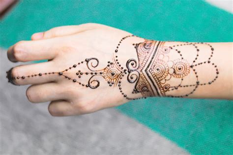 Instagram Com Henna Tattoo Designs Hand Henna Mehndi Tattoo Zohal