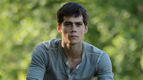 dylan o brien takes ‘maze runner fans on ‘death cure set visit the hollywood reporter