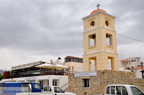 The beach here is long, narrow, dark sand and shingle strips plus small bays with rocky areas, mostly stretching e for around 6 mls. Ierapetra Kreta - vakantie, informatie en leuke tips