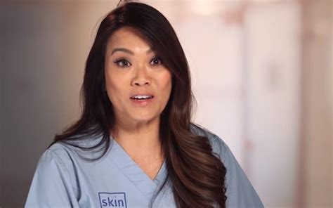 Dr Pimple Popper Does The Show Pay For Peoples Treatments