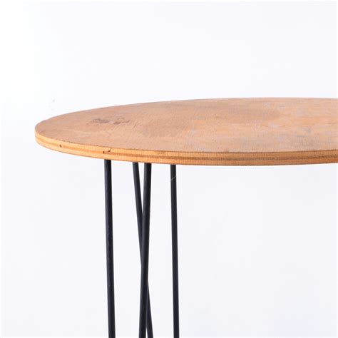 Round Accent Table With Hairpin Legs Ebth
