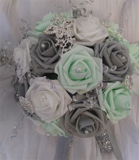 Do Grey And White Match - What Colours Look Good With Grey