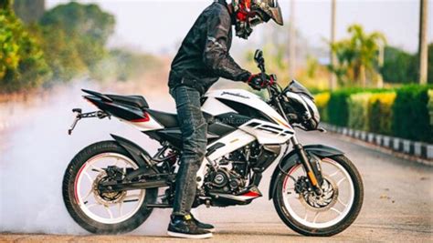 Bajaj Pulsar 160 Ns White Colour Gets Updated With Black Alloys Bike