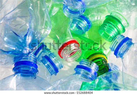 Las Botellas Vacías De Plástico Son Residuos Reciclables