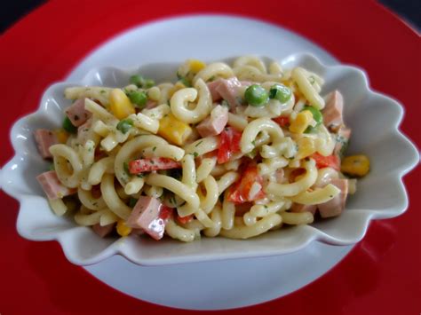 Füreinander kochen und gemeinsam essen macht glücklicher. Nudelsalat Rezepte | Chefkoch