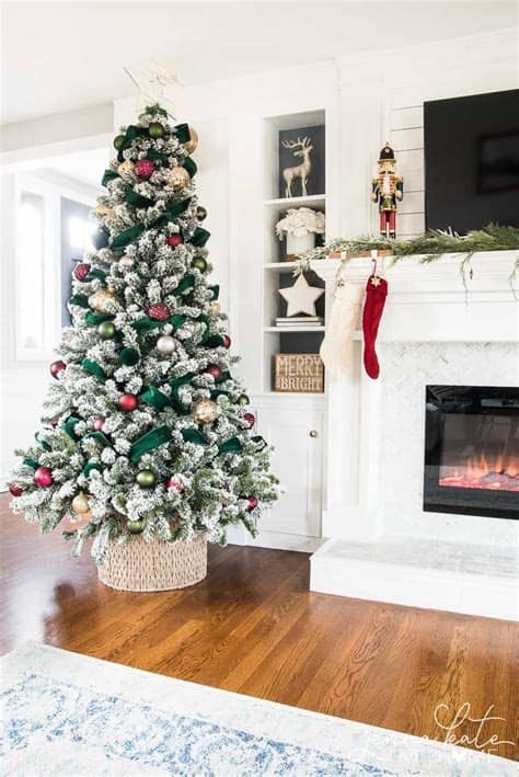 Outdoor christmas decorating ideas add interest to the roof lines, walkways, and bushes of any home. Easy and Elegant Christmas Decor - Jenna Kate at Home