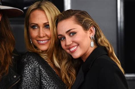 Miley Cyruss Mom Is Engaged Hits 96 Wdod Fm