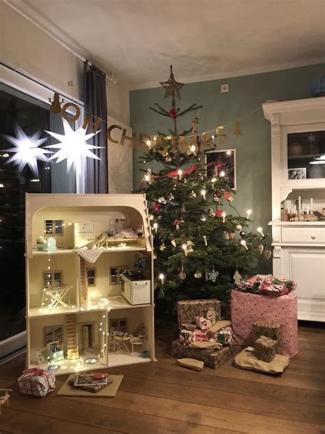Lüftungslöcher kannst du im idealfall hinter einer pflanze bauen, sodass dein unterirdisches haus ein geheimnis bleibt. DIY Puppenhaus selber gebaut zu Weihnachten ...