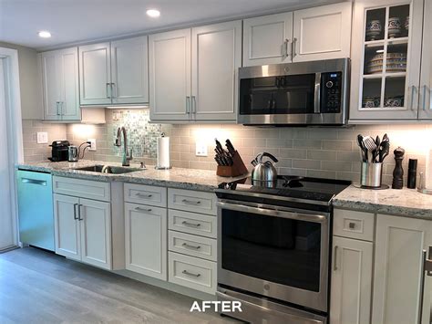 Beautiful wood cabinets, granite countertops & stainless steel appliances in kitchen, granite & wood vanity in located deep in the florida peninsula, deerfield beach offers oasis living at affordable prices. Kitchen Remodel Delray Beach, FL - Kitchen & Bath Remodeling