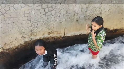 viral gadis desa mandi di sungai youtube